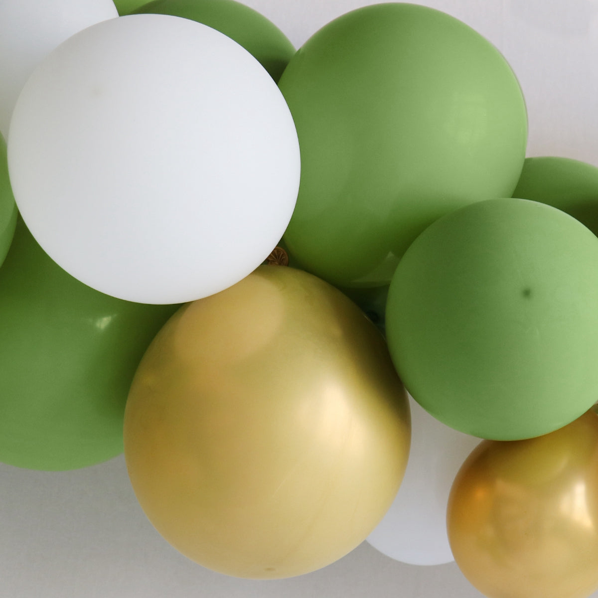 18 Inch  Bean Paste Green Balloon Set